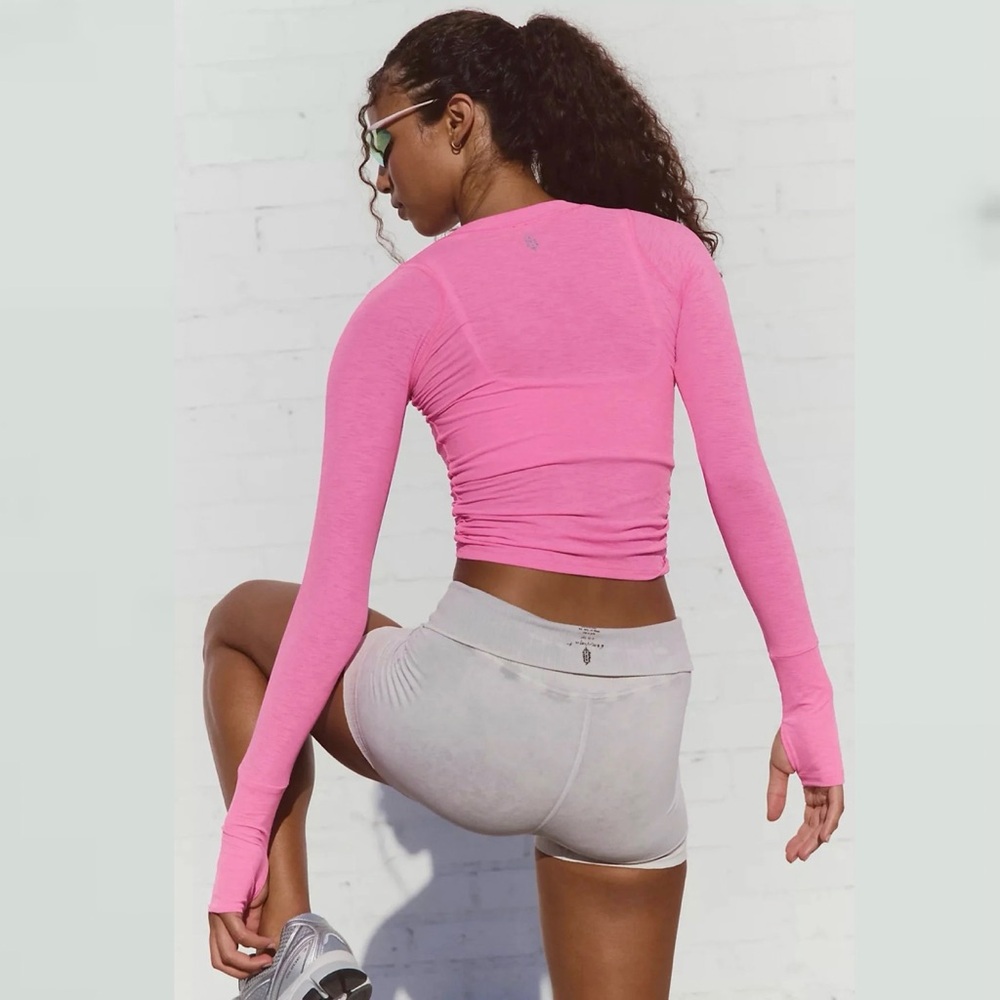 FP Movement Tempo Ruched Long Sleeve NWT Size M Free People Top Fuchsia Pink - Picture 2 of 8